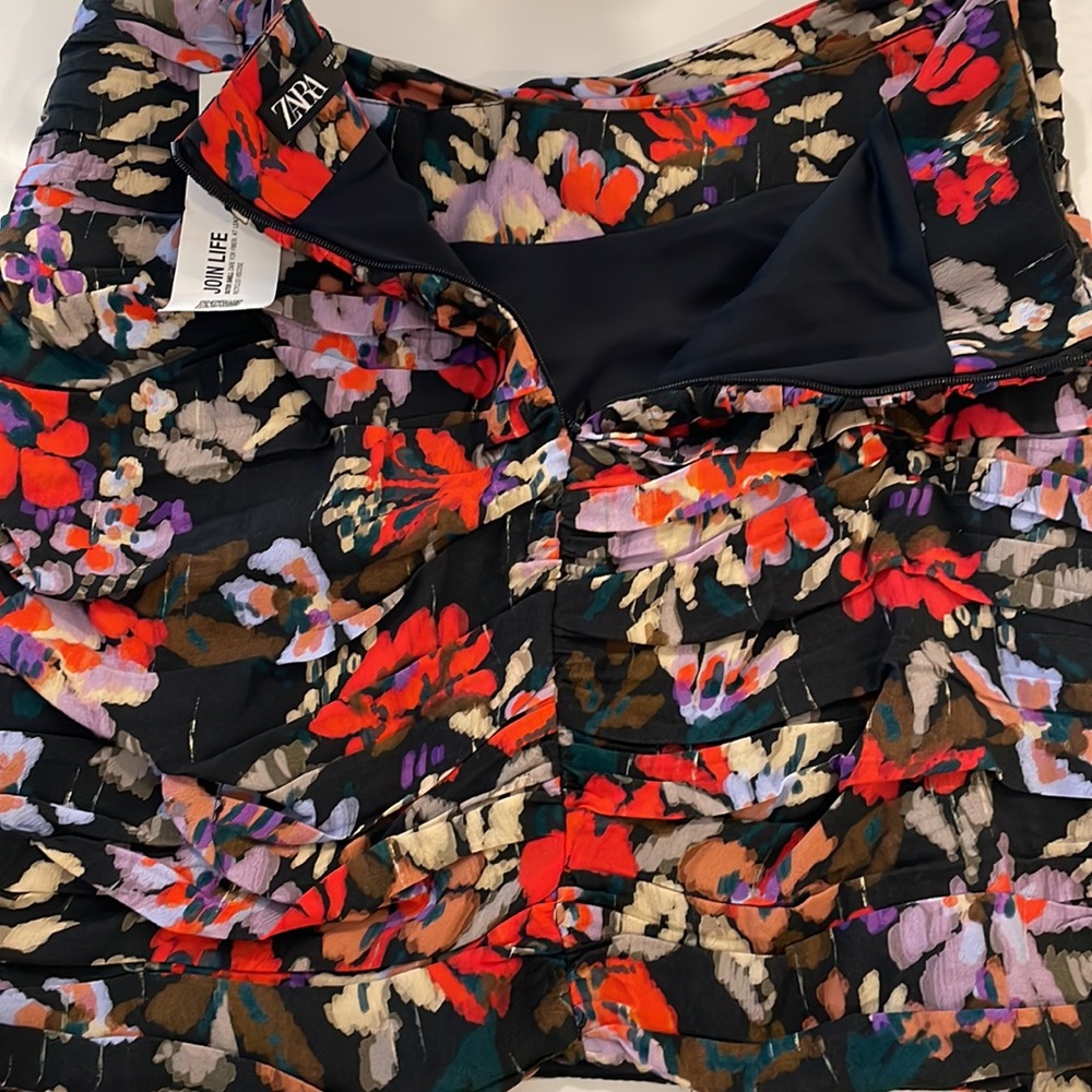NWT Zara High Waisted Mini Skirt Black & Red Floral Print Ruffles in size Small - Picture 10 of 10